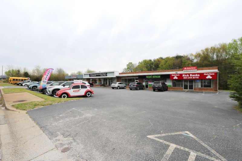 More Photos Of 3320-3326 Wade Hampton Blvd, Taylors Freestanding For Lease