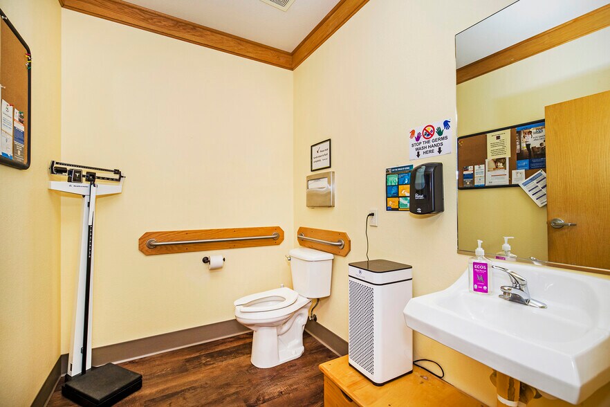 More Photos Of 137 McGhee Rd, Kootenai Storefront Retail Office For Sale