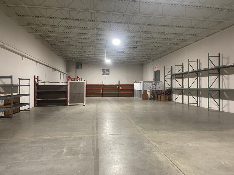 More Photos Of 8035 Austin Ave, Morton Grove Warehouse For Lease