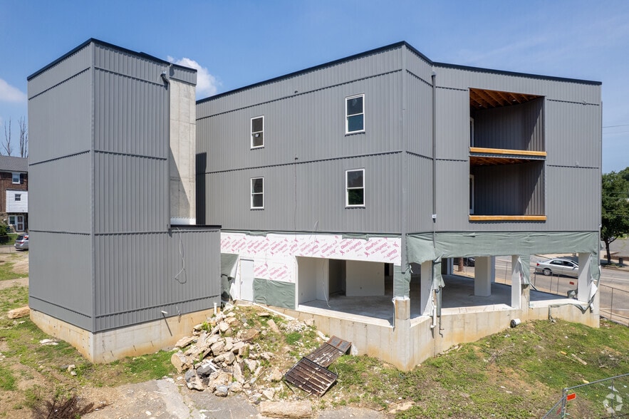 Primary Photo Of 1100 Chester Ave, Lansdowne Apartments For Lease