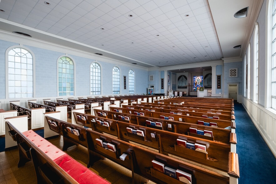 More Photos Of 4401 Woodlawn Dr, Little Rock Religious Facility For Sale