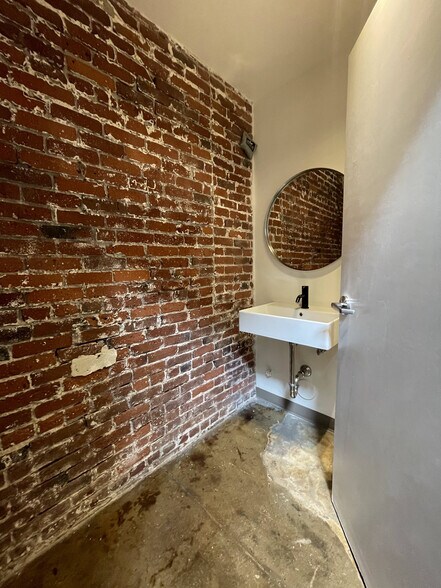 More Photos Of 2662-2684 Lacy St, Los Angeles Loft Creative Space For Lease