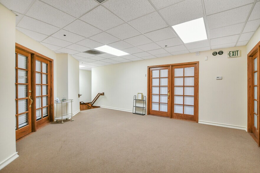 More Photos Of 234 Oak St, Brentwood Restaurant For Sale