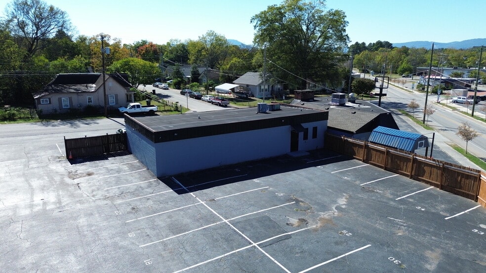 More Photos Of 2301 Crutchfield St, Chattanooga General Retail For Sale