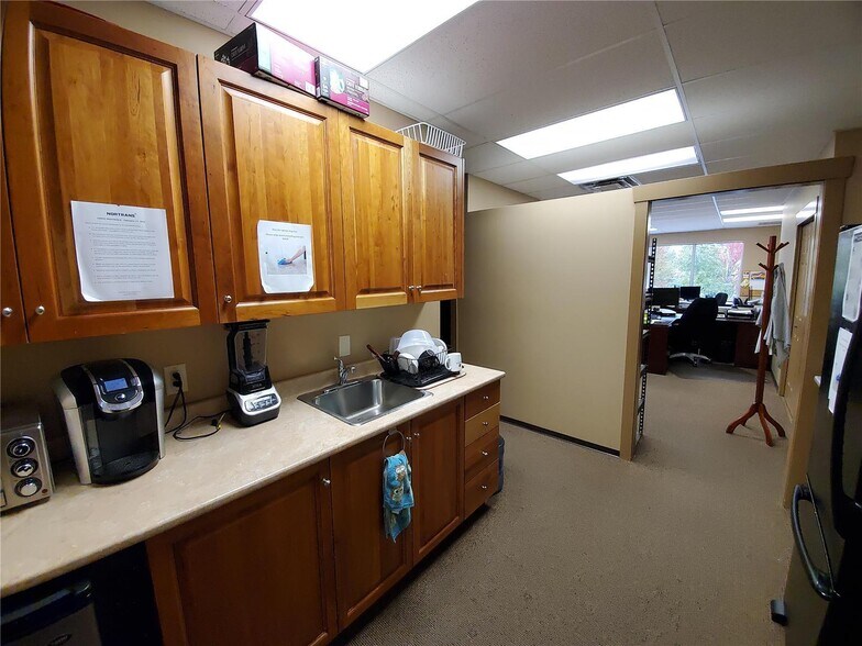 More Photos Of 215 Neave Rd, Kelowna Office For Sale