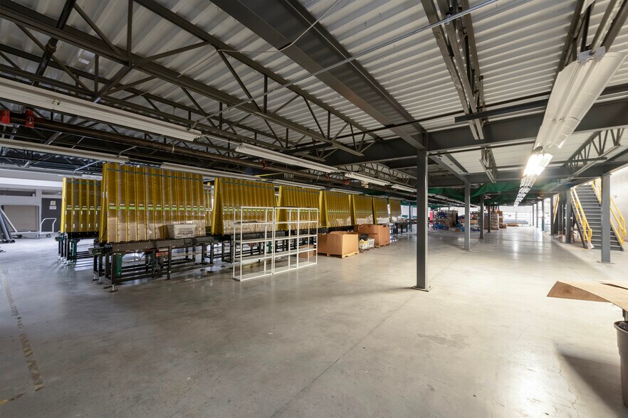 More Photos Of 1551 Corporate Dr, Irving Warehouse For Lease