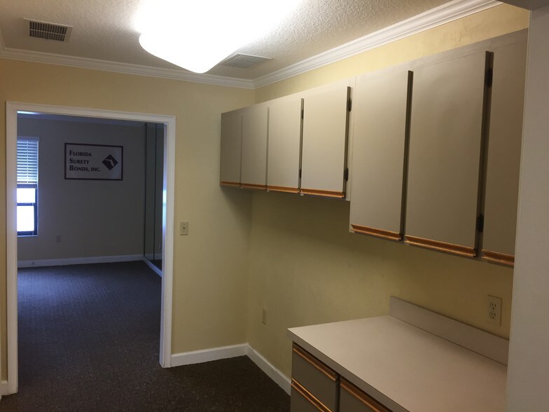 More Photos Of 1326 S Ridgewood Ave, Daytona Beach Office For Lease