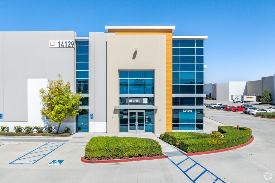 More Photos Of 14129 The Merge St, Eastvale Industrial For Lease
