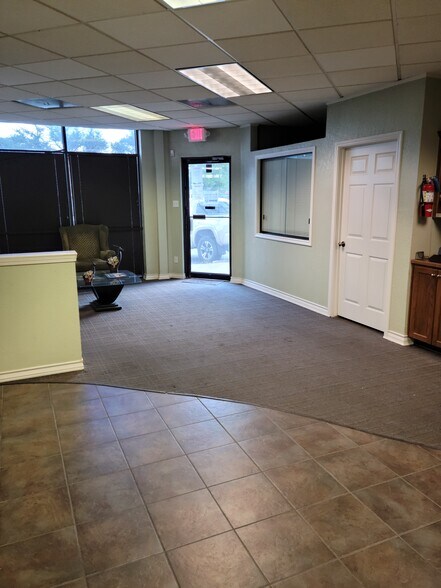 More Photos Of 10737 Gulfdale St, San Antonio Manufacturing For Lease
