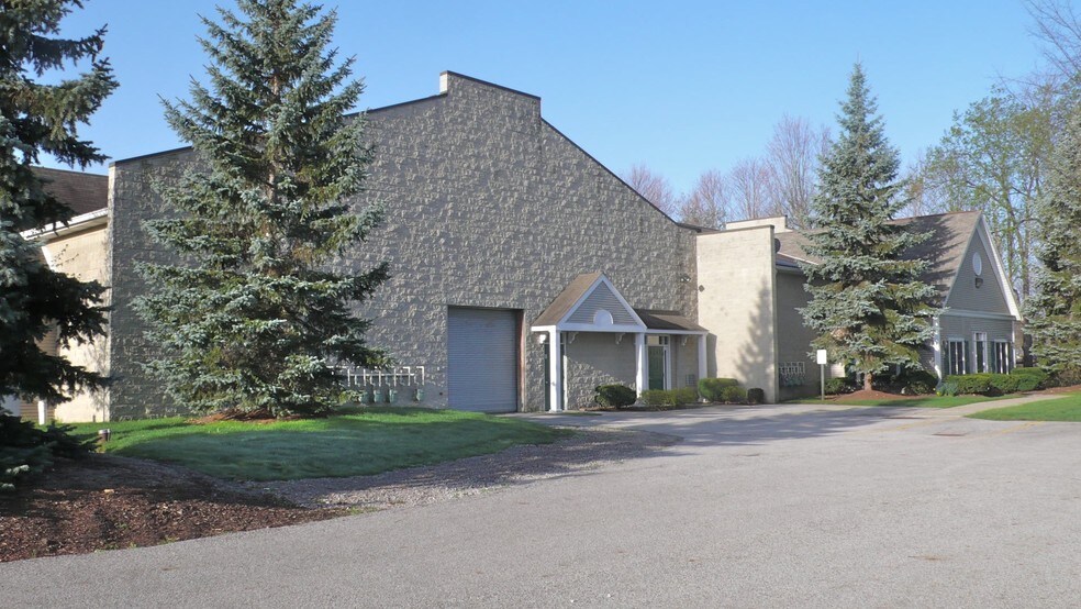 More Photos Of 7207 Chagrin Rd, Chagrin Falls Showroom For Sale