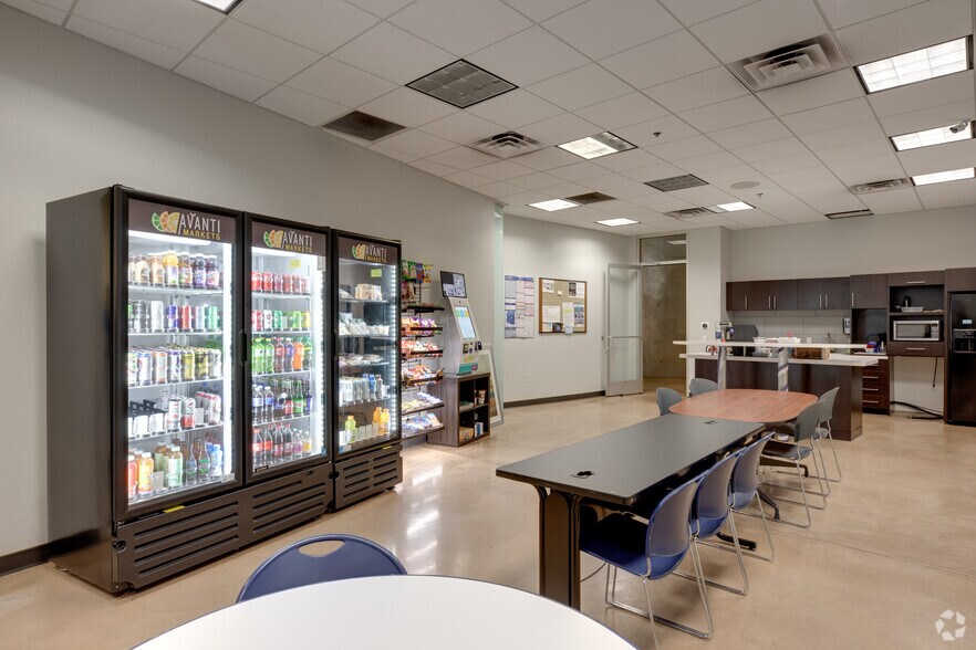 More Photos Of 4501 E McDowell Rd, Phoenix Showroom For Sale