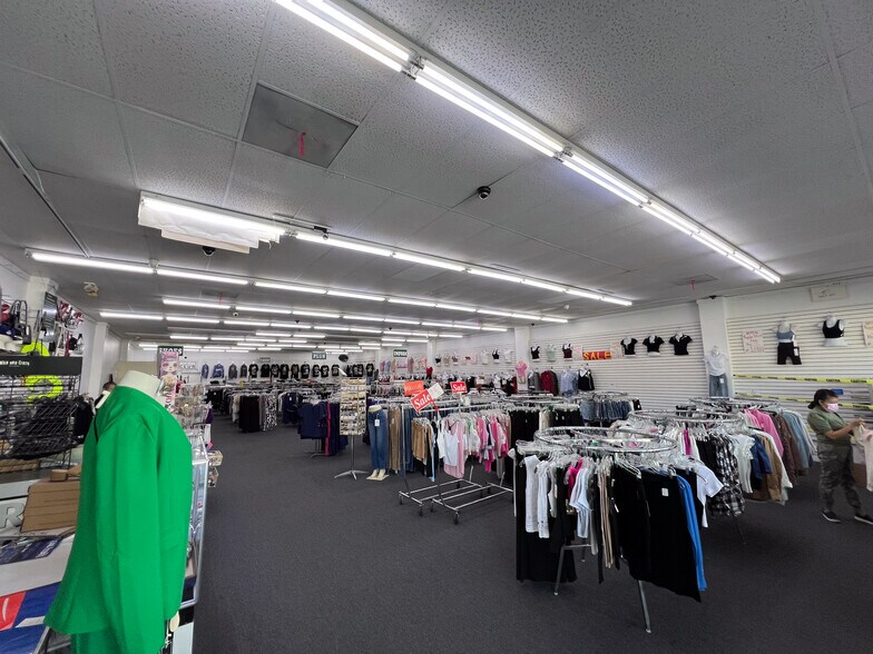 More Photos Of 4888 Huntington Dr, Los Angeles Freestanding For Lease