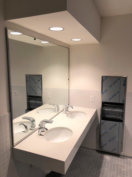 More Photos Of 6050-6056 W Jefferson Blvd, Los Angeles Loft Creative Space For Lease