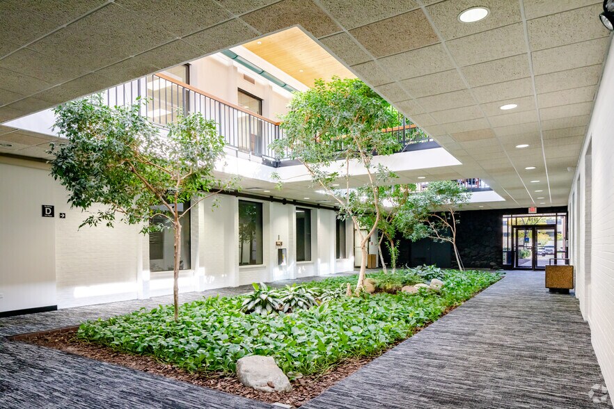 More Photos Of 1919 S Highland Ave, Lombard Unknown For Lease