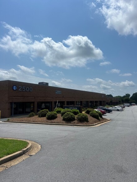 More Photos Of 2500 Park Central Blvd, Decatur Distribution For Lease