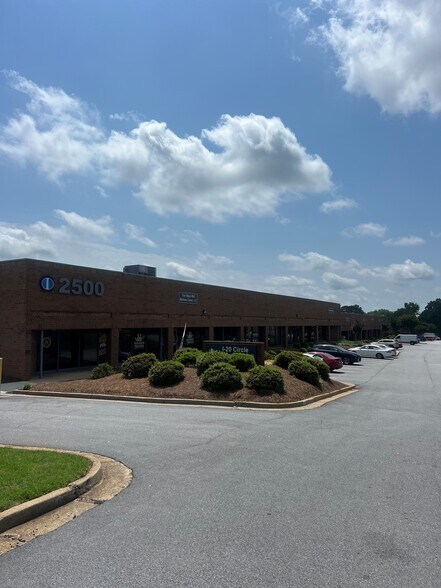 More Photos Of 2500 Park Central Blvd, Decatur Distribution For Lease