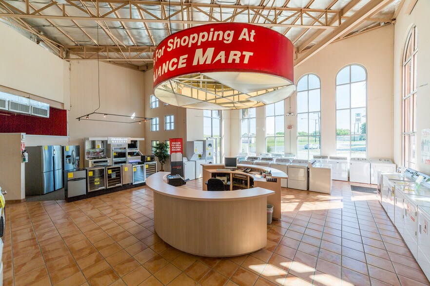 More Photos Of 13340 Leopard St, Corpus Christi Storefront For Sale