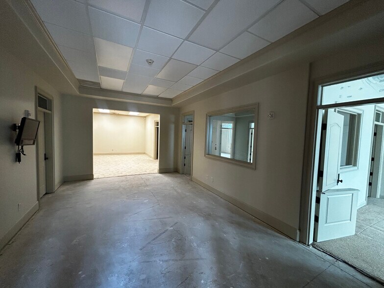 More Photos Of 630 Kennesaw Due West Rd, Kennesaw Office For Sale