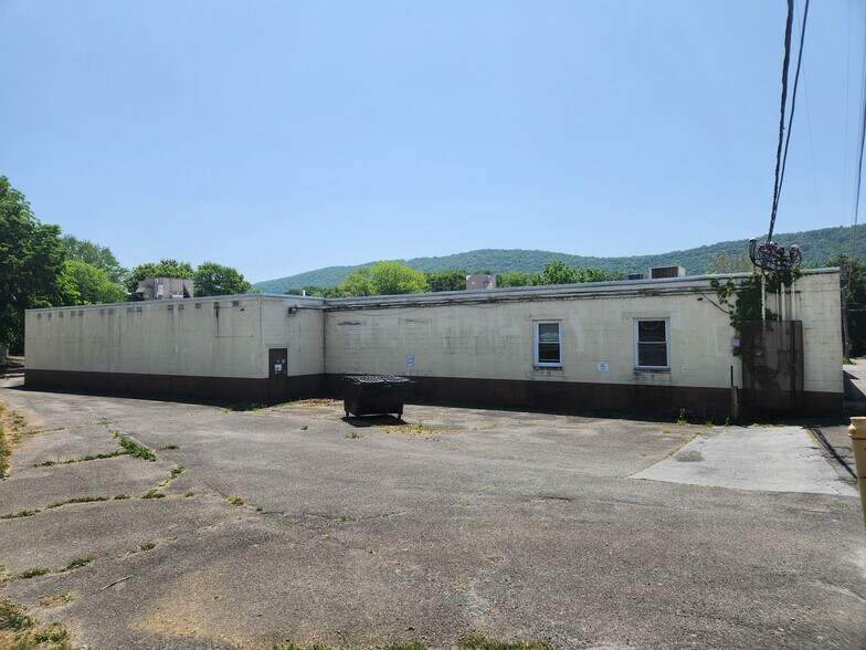 More Photos Of 100 Church St, Millersburg Service For Lease