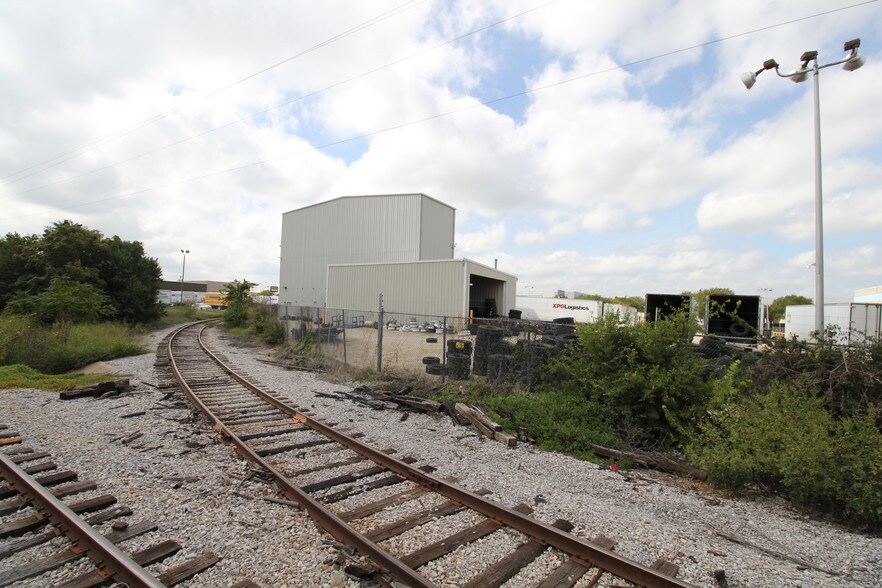 More Photos Of 2820 Market St, Garland Warehouse For Sale
