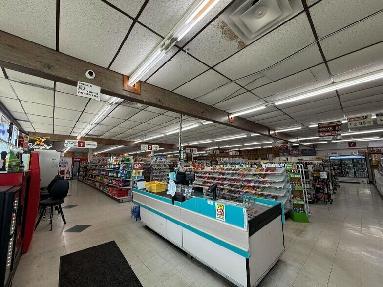 More Photos Of 103 W 2nd St N, Wright City General Retail For Sale