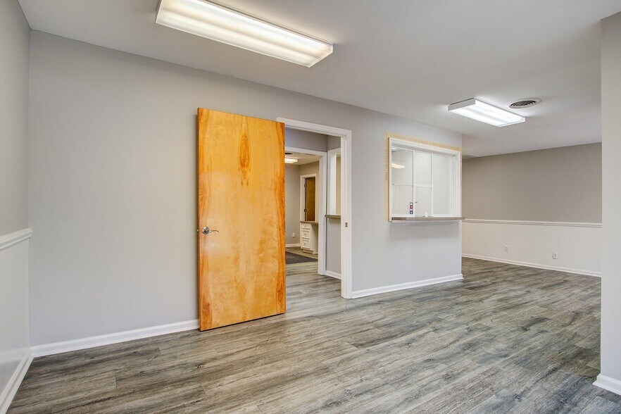 More Photos Of 137 Cedar Dr, Saint Stephen Office For Sale