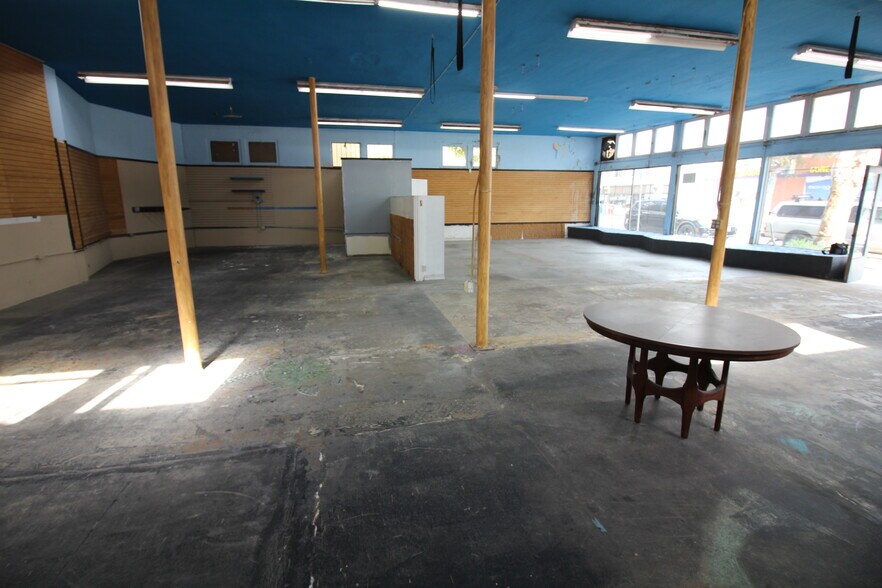 More Photos Of 3780 Mission Blvd, San Diego General Retail For Lease