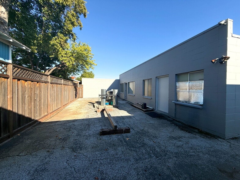 More Photos Of 932-934 Terminal Way, San Carlos Storefront Retail Office For Sale