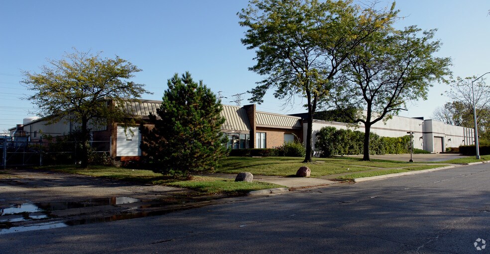 More Photos Of 3850 Clearview Ct, Gurnee Warehouse For Lease
