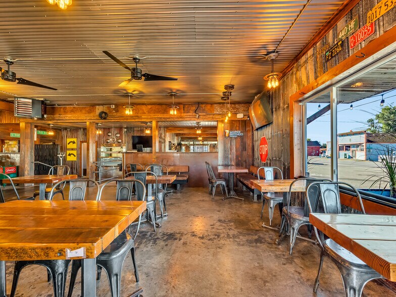 More Photos Of 780 US-101, Chinook Restaurant For Sale