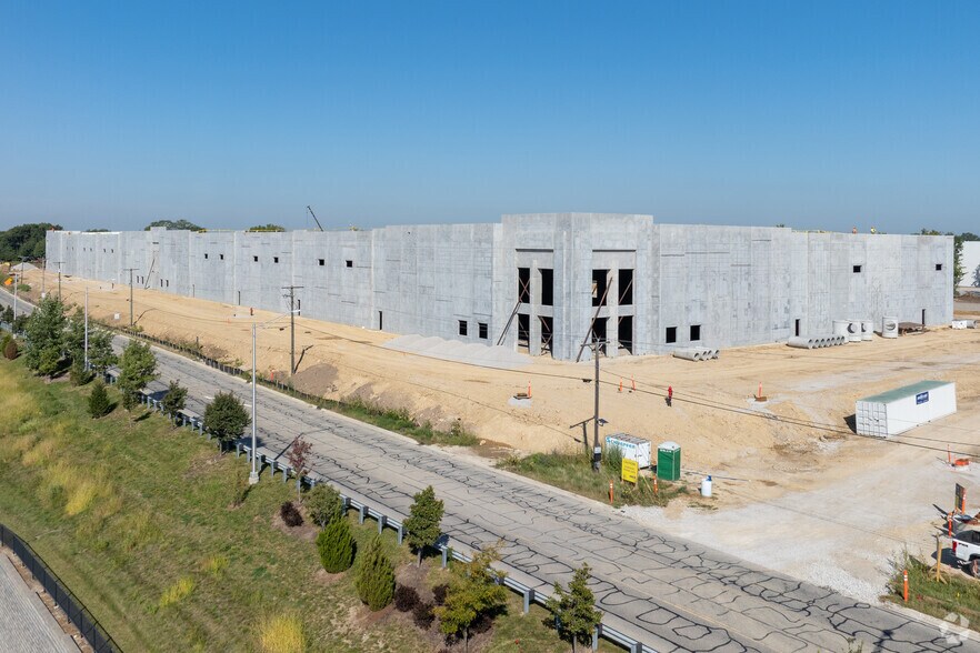 Primary Photo Of 17658 Bluff Rd, Woodridge Distribution For Lease