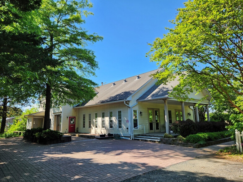 Primary Photo Of 4700 Erie St, College Park Office For Sale