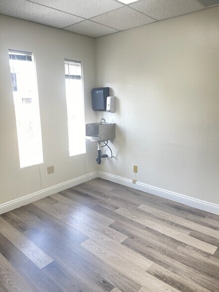 More Photos Of 121 W Whittier Blvd, La Habra Medical For Lease