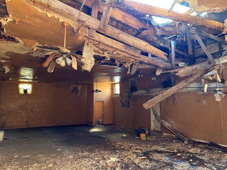 More Photos Of 710 Scenic Hwy, Baton Rouge Light Distribution For Sale