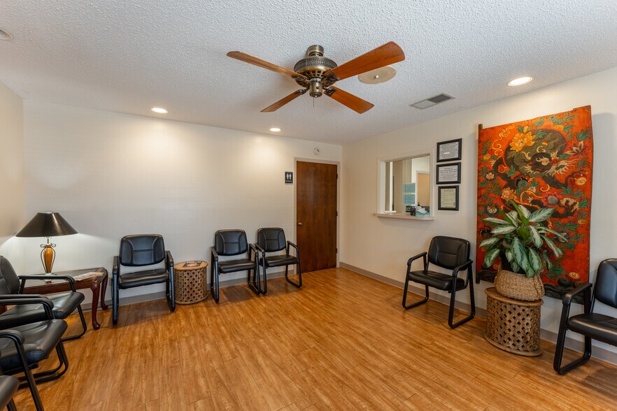 More Photos Of 2003 Medical Pky, San Marcos Medical For Sale