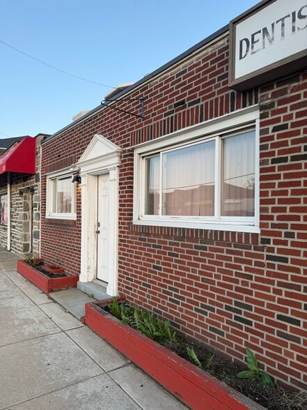 More Photos Of 2216 Macdade Blvd, Holmes Medical For Sale