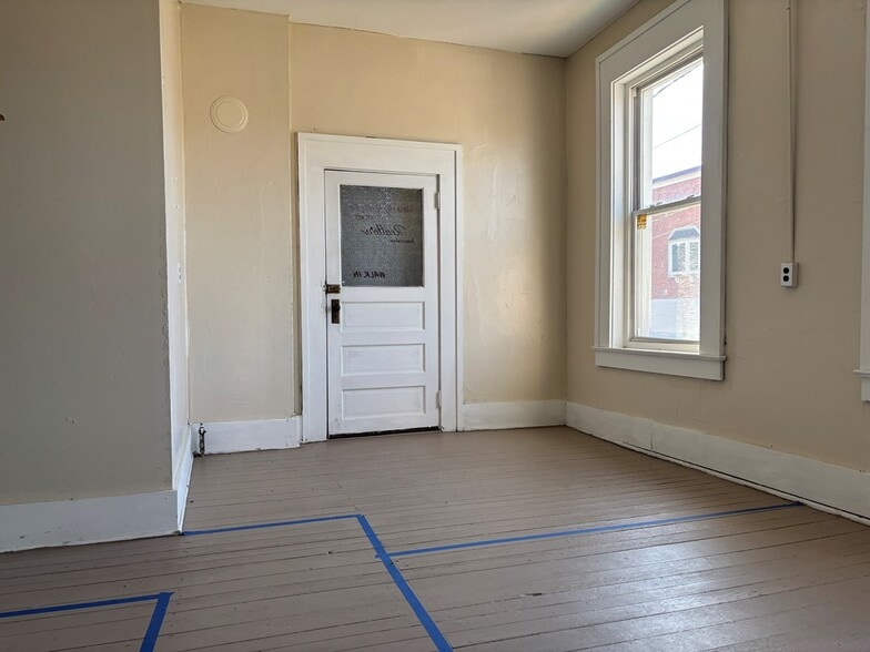 More Photos Of 122 N Market St, Waverly Storefront For Sale