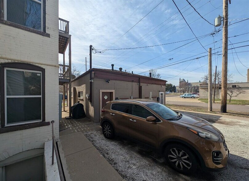 More Photos Of 601-609 NE Perry Ave, Peoria Apartments For Sale