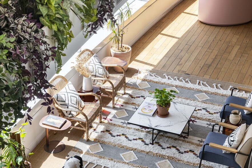 More Photos Of 555 W 5th St, Los Angeles Office For Lease