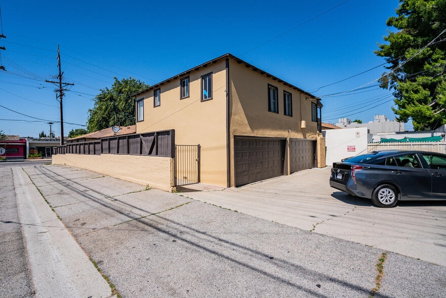 More Photos Of 12036 Magnolia Blvd, Valley Village Apartments For Sale