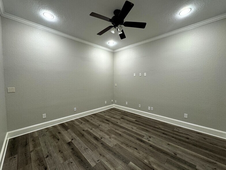 More Photos Of 11601 Spring Cypress Rd, Tomball Medical For Sale