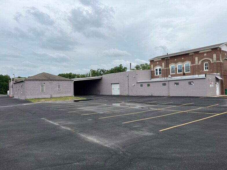 More Photos Of 1001 Clinton St, Lockport Manufacturing For Lease
