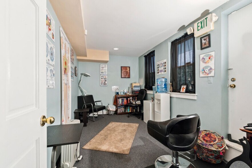 More Photos Of 519-521 N Charles St, Baltimore Office For Sale