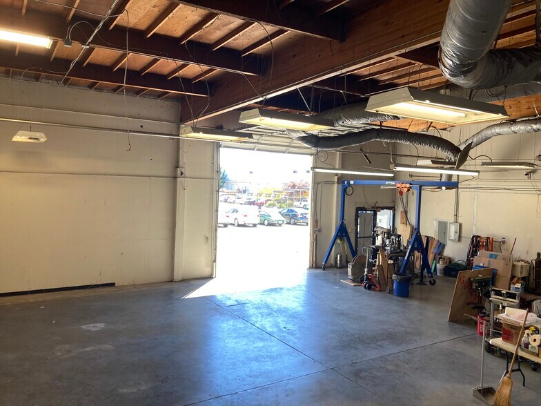 More Photos Of 21087 Cabot Blvd, Hayward Warehouse For Lease