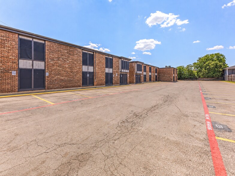 More Photos Of 2833 Community Dr, Dallas Apartments For Sale