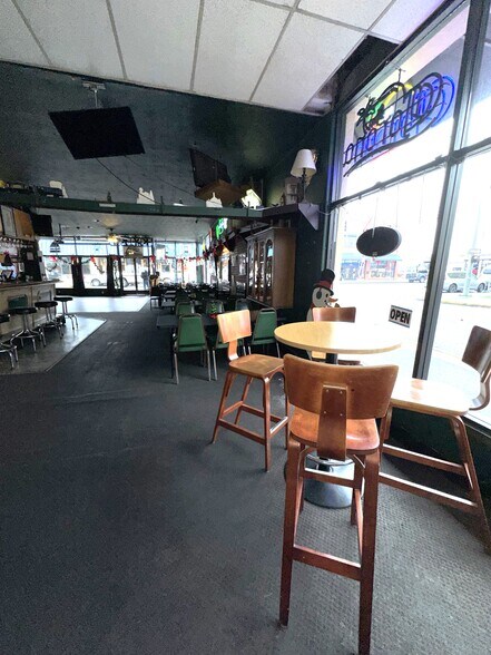 More Photos Of 295 S Broadway, Coos Bay Restaurant For Sale
