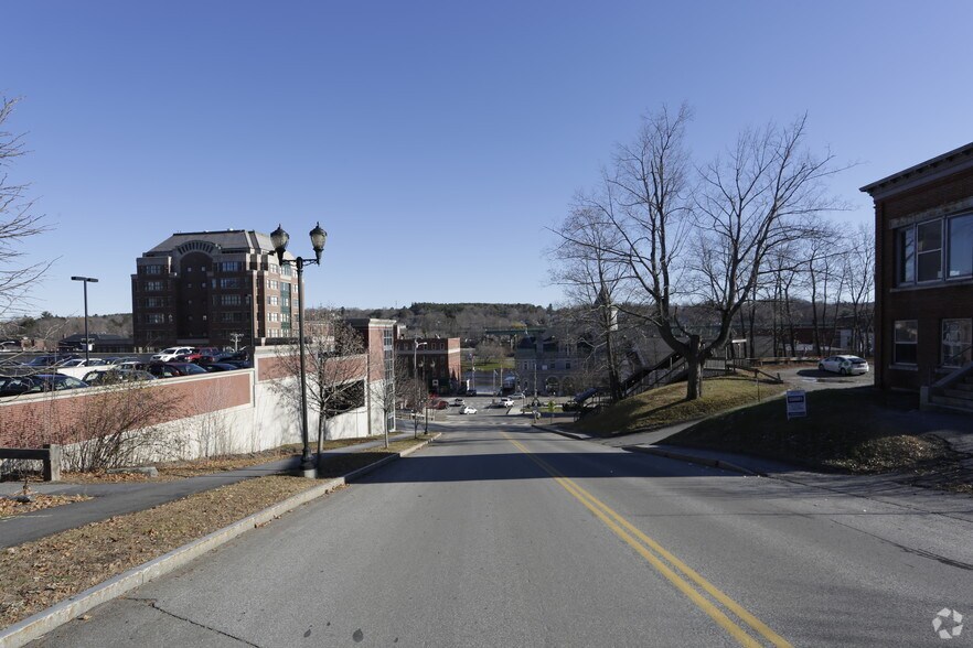 More Photos Of 16 Winthrop St, Augusta Office For Lease