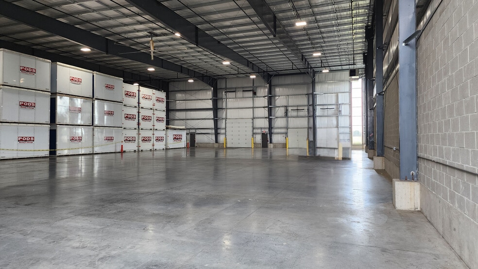 More Photos Of 2801 W Evergreen Dr, Appleton Warehouse For Lease