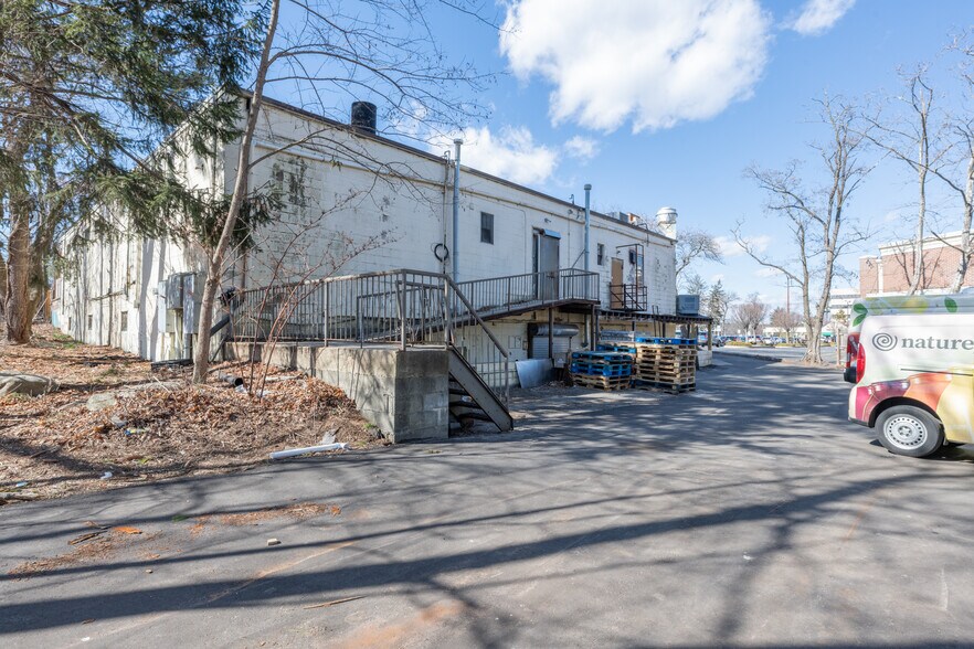 More Photos Of 306 S Main St, New City Freestanding For Lease