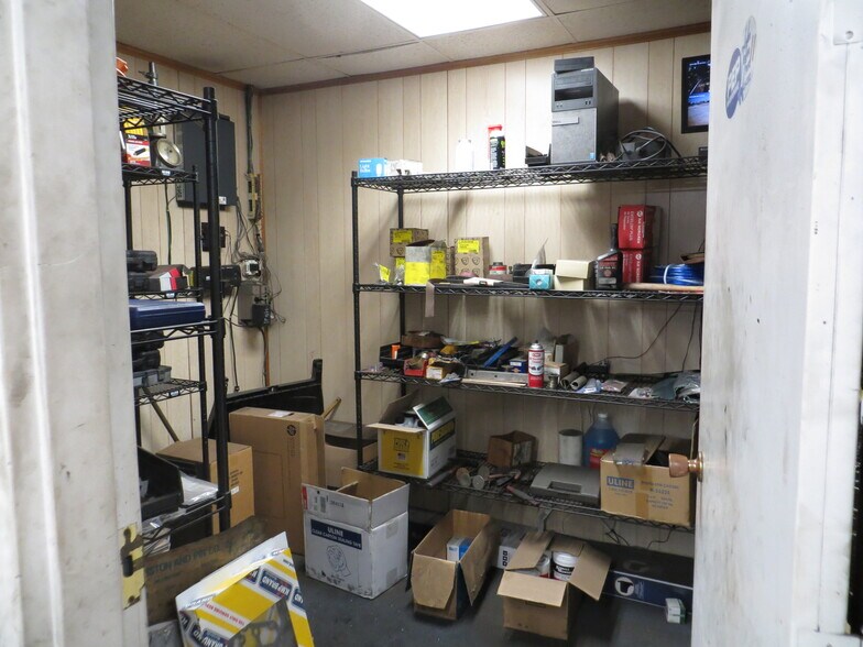 More Photos Of 1489 Cedar Lane Rd, Greenville Warehouse For Sale